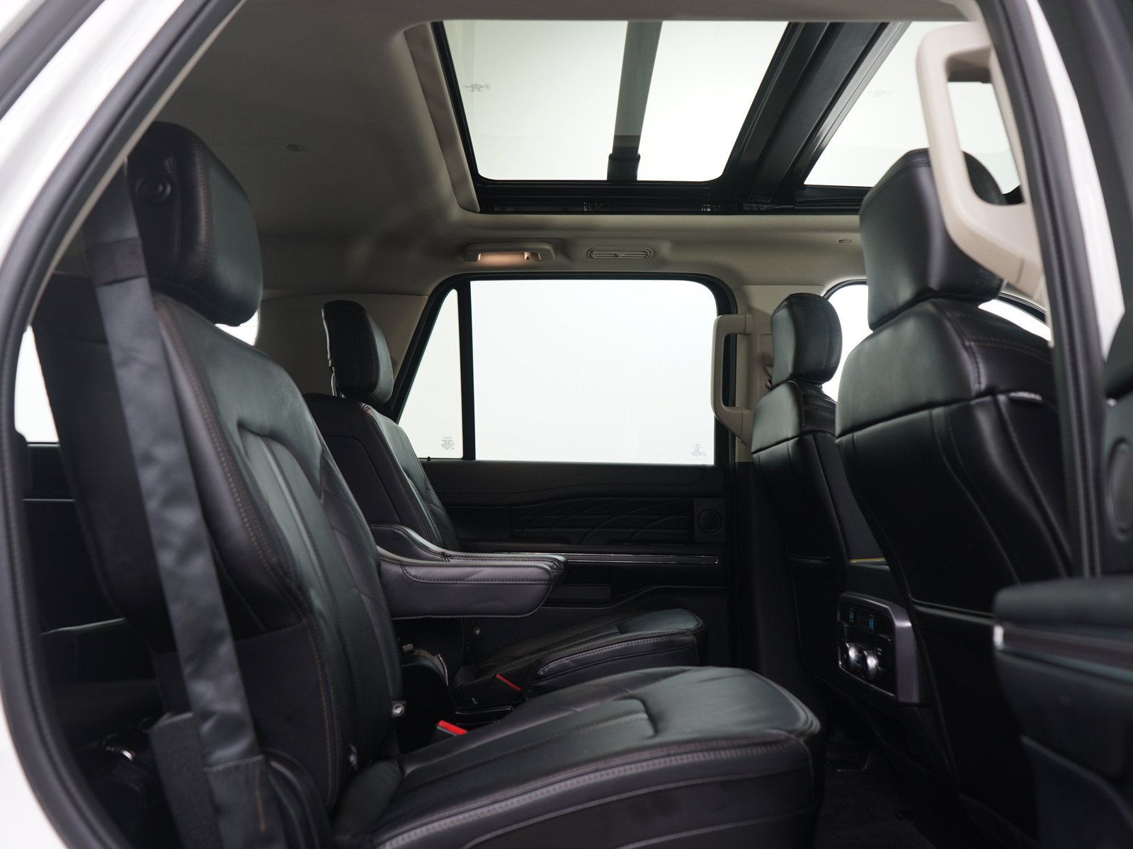 Used 2020 Ford Expedition Platinum AWD/4WD image 16
