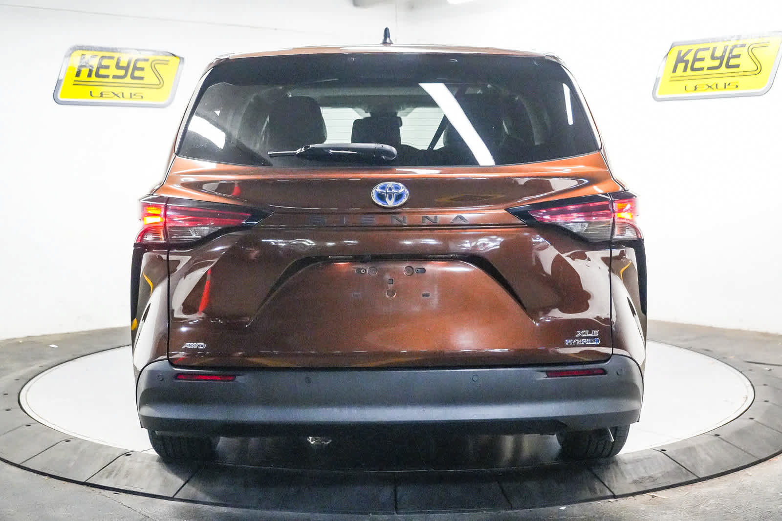 Used 2021 Toyota Sienna XLE AWD/4WD image 7