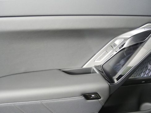 New 2026 BMW 750e xDrive w/ Executive Package image 14