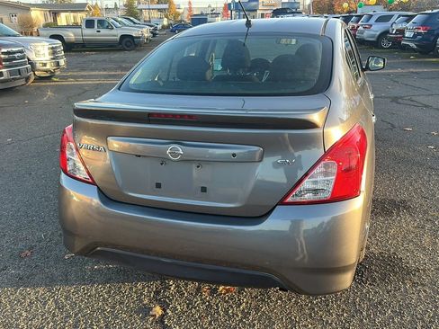 Used 2018 Nissan Versa SV image 4