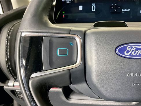 Used 2025 Ford Expedition Platinum image 27