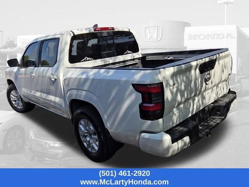 Used 2024 Nissan Frontier SV w/ SV Convenience Package RWD image 2