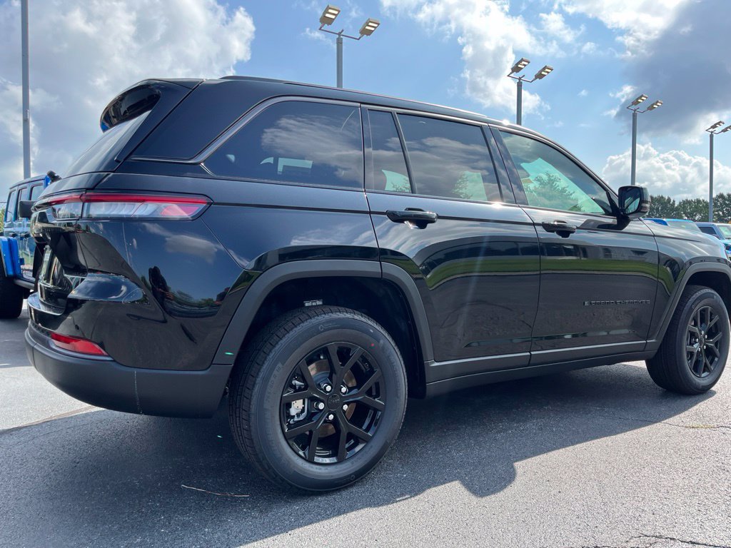 New 2026 Jeep Grand Cherokee Altitude AWD/4WD image 42