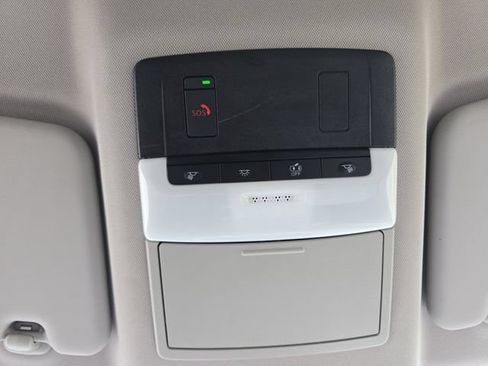 Used 2023 Nissan Rogue SV FWD image 8