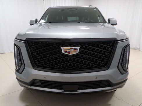 Used 2025 Cadillac Escalade Sport Platinum w/ LPO, Floor Liner Package AWD/4WD image 7