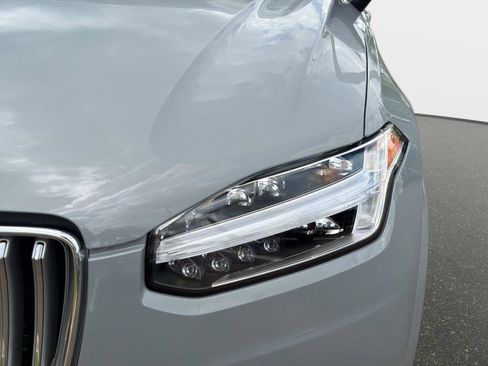 Used 2025 Volvo XC90 B5 Core w/ Protection Package Premier AWD/4WD image 9