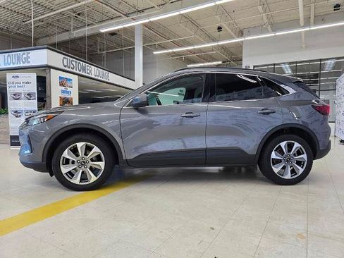 Certified 2025 Ford Escape Platinum AWD/4WD image 4