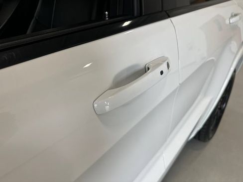 Used 2017 Jeep Grand Cherokee Altitude AWD/4WD image 11