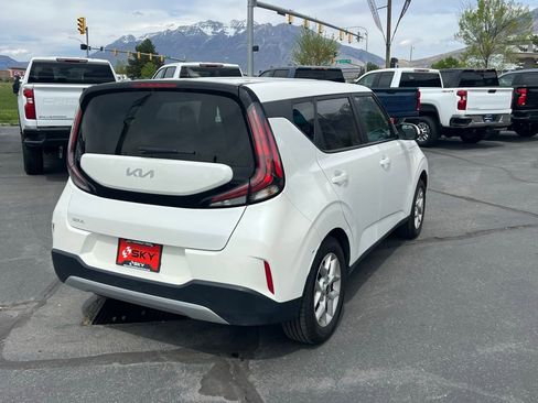 Used 2024 Kia Soul LX w/ Option Group 015 FWD image 9