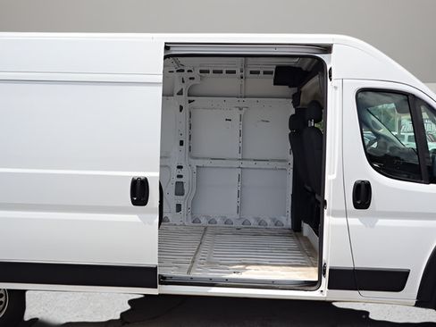 Used 2025 RAM ProMaster 2500 w/ Convenience Group FWD image 10
