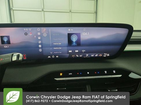 Used 2025 Buick Enclave Preferred AWD/4WD image 23