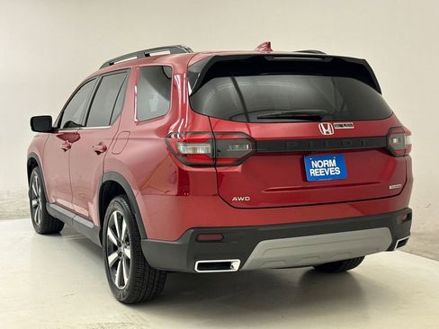 Certified 2025 Honda Pilot Touring image 7