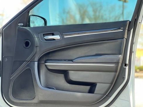 Used 2019 Chrysler 300 S image 21