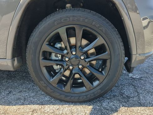 Used 2021 Jeep Grand Cherokee Laredo X image 9