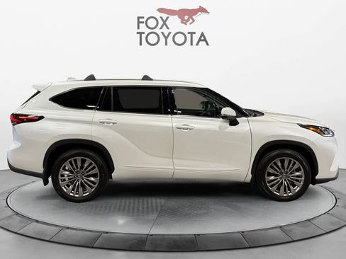 New 2026 Toyota Highlander Platinum AWD/4WD image 6