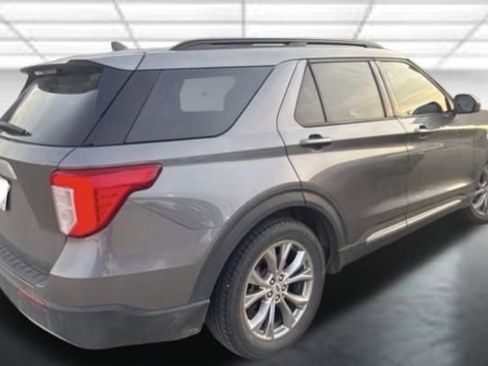 Used 2022 Ford Explorer XLT w/ Equipment Group 202A image 2