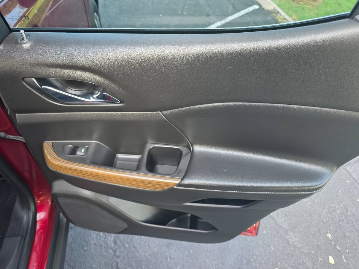 Used 2020 GMC Acadia SLE FWD image 30