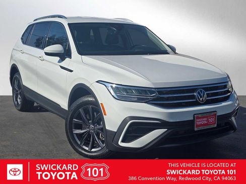 Used 2022 Volkswagen Tiguan SE image 1