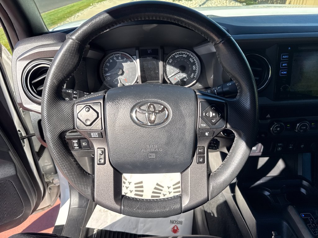 Used 2019 Toyota Tacoma TRD Off-Road AWD/4WD image 13