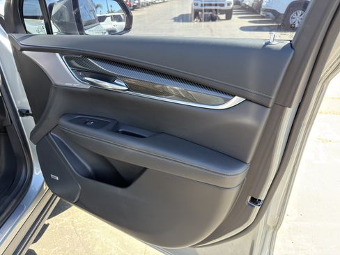 Used 2023 Cadillac XT6 Sport w/ Technology Package AWD/4WD image 11