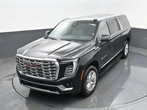 Used 2025 GMC Yukon XL Denali AWD/4WD image 27