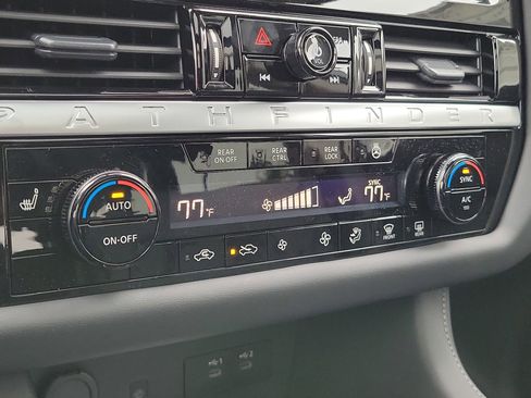 New 2026 Nissan Pathfinder SL w/ SL Premium Package image 21