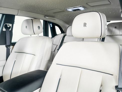 Used 2019 Rolls-Royce Phantom Sedan image 3