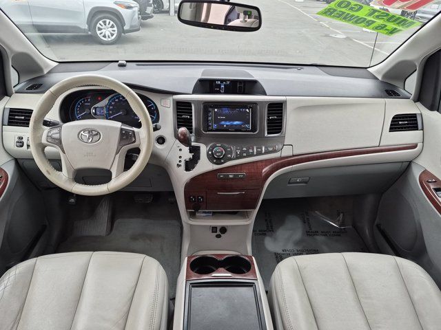 Used 2014 Toyota Sienna XLE FWD image 15