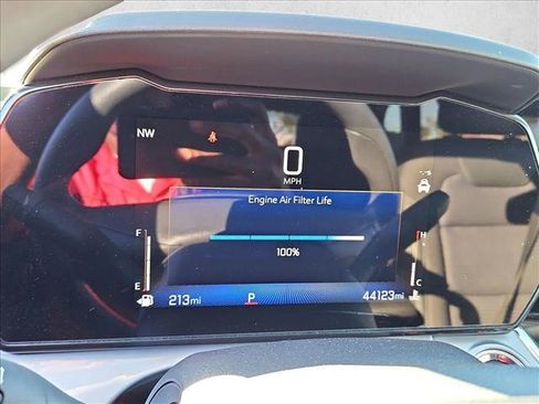 Used 2025 Chevrolet Trax LT FWD image 11