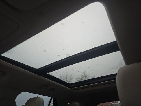 Used 2022 Ford Explorer XLT w/ Equipment Group 202A image 27