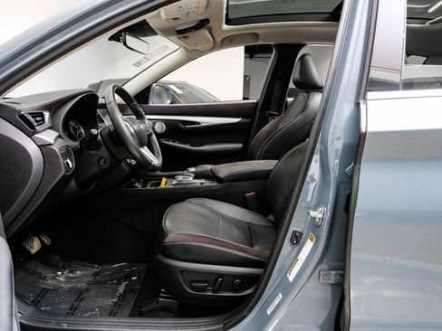 Used 2023 INFINITI QX50 Sensory image 4