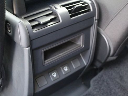 Used 2025 Land Rover Defender 110 S image 22