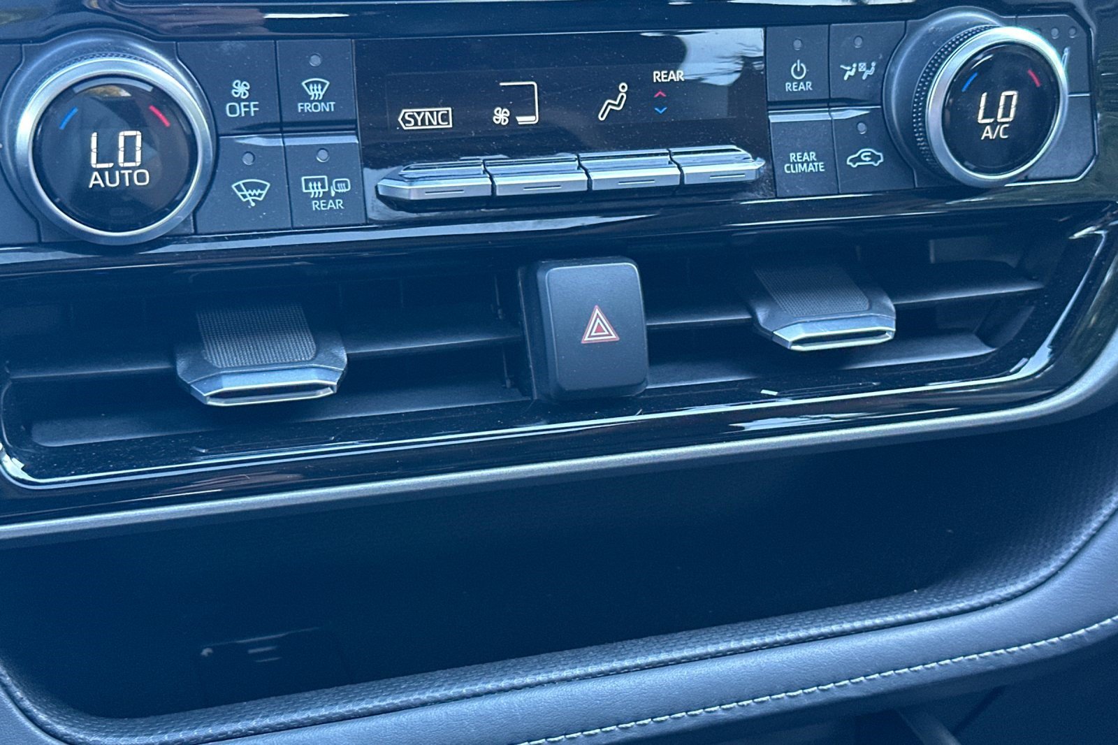 Used 2020 Toyota Highlander XLE AWD/4WD image 26
