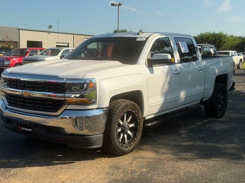 Used 2018 Chevrolet Silverado 1500 LT w/ LT Convenience Package RWD image 3