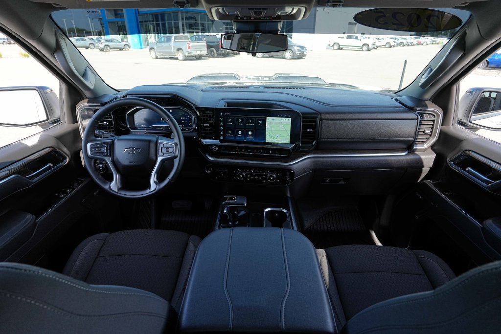 Used 2025 Chevrolet Silverado 1500 LT Trail Boss w/ Convenience Package II AWD/4WD image 28