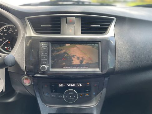 Used 2019 Nissan Sentra SR FWD image 17