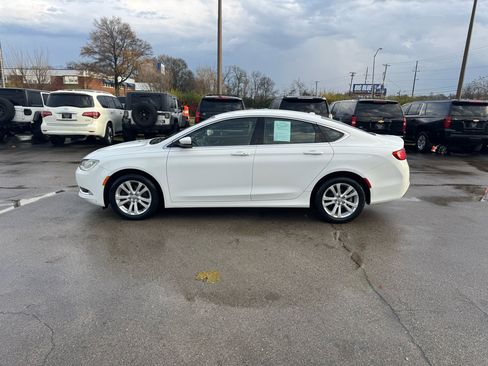 Used 2015 Chrysler 200 Limited w/ Convenience Group image 6