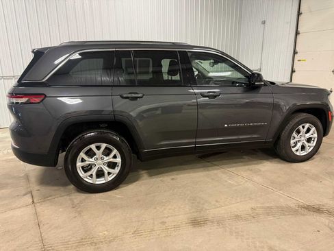 Used 2023 Jeep Grand Cherokee Limited AWD/4WD image 8