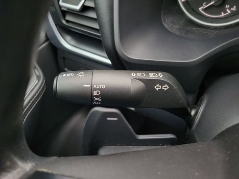 Used 2022 Nissan Rogue S image 15