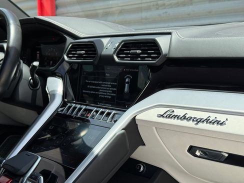 Used 2022 Lamborghini Urus AWD/4WD image 45