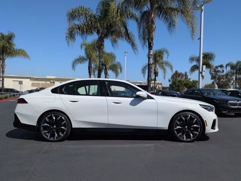 Used 2026 BMW i5 eDrive40 w/ M Sport Package RWD image 11