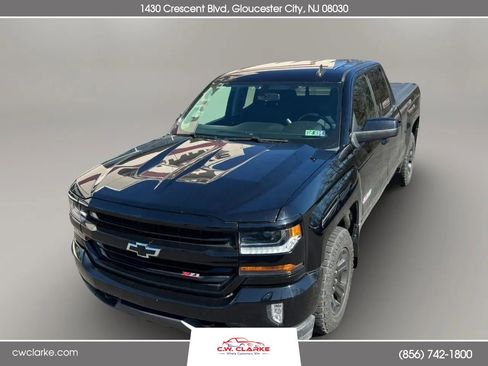 Used 2018 Chevrolet Silverado 1500 LT w/ Midnight Edition image 2