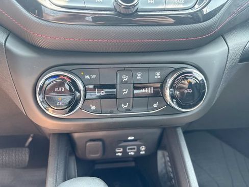 Used 2023 Chevrolet TrailBlazer RS w/ Sun and Liftgate Package AWD/4WD image 19