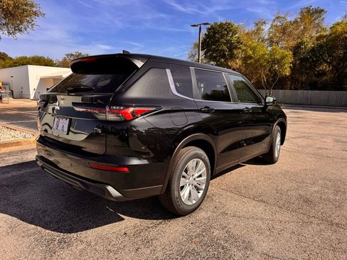 New 2026 Mitsubishi Outlander ES image 8