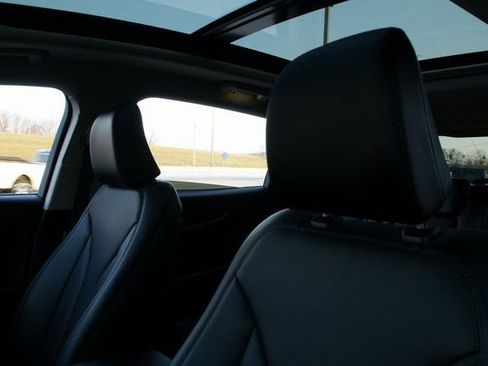 Used 2023 Lincoln Nautilus Reserve w/ Equipment Group 201A image 18