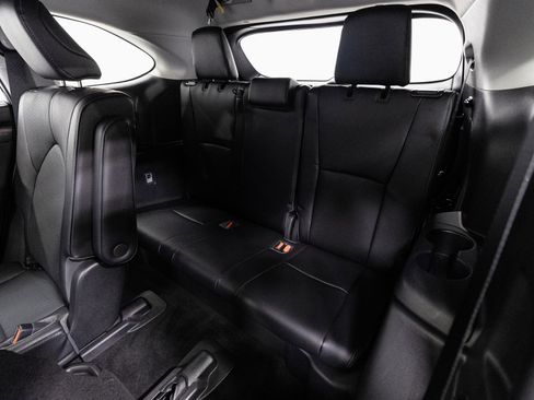 Used 2023 Toyota Highlander Limited image 7