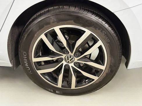 Used 2025 Volkswagen Jetta SE FWD image 31