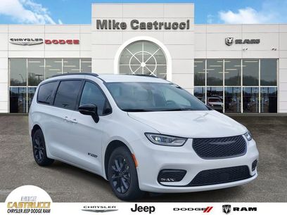 New 2025 Chrysler Pacifica Select w/ Fav Edition Package