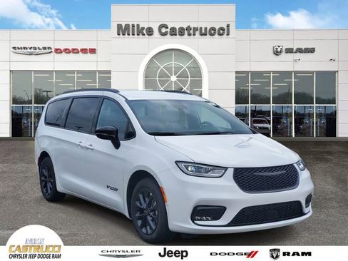 New 2025 Chrysler Pacifica Select w/ Fav Edition Package image 1