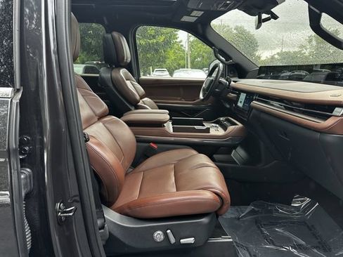 Certified 2025 Lincoln Navigator L Reserve AWD/4WD image 33